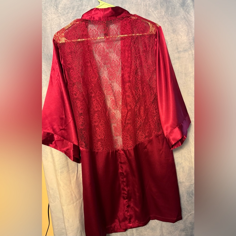Elegant Raspberry Red Lace Kimono Robe - Picture 3 of 4